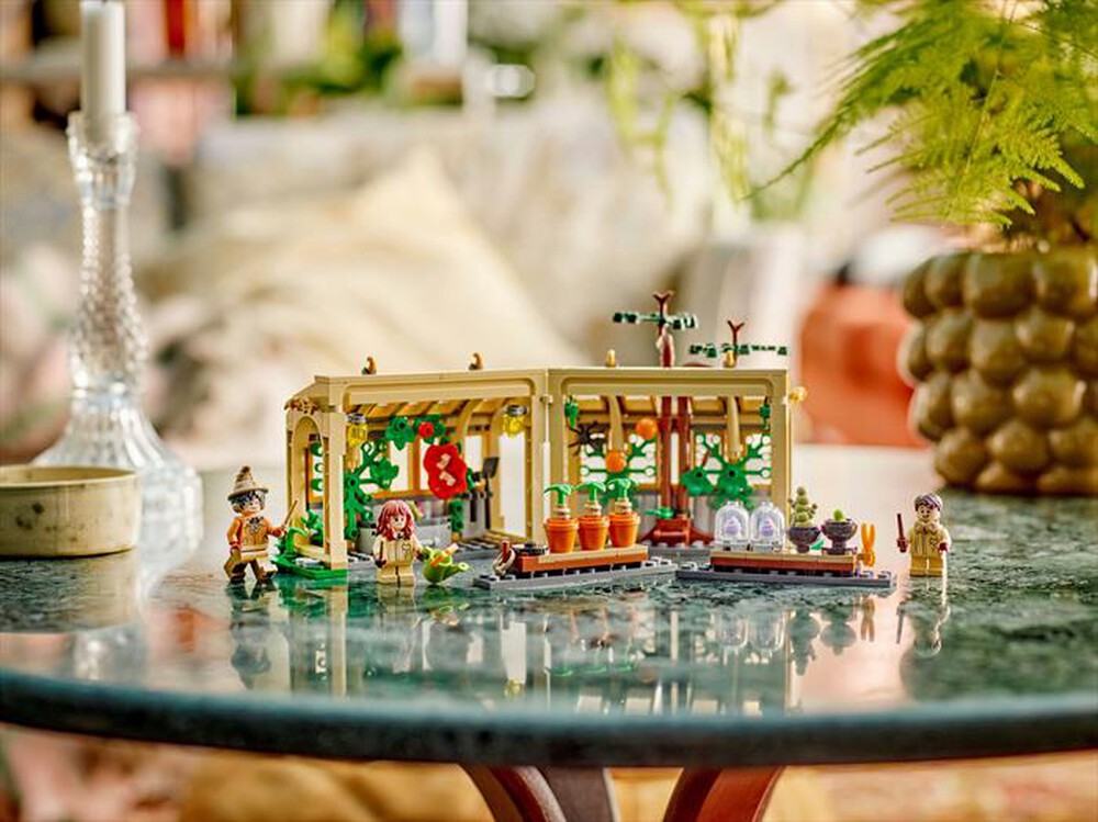 "LEGO - 76445 CASTELLO DI HOGWARTS: LEZIONE DI ERBOLOGIA-,"