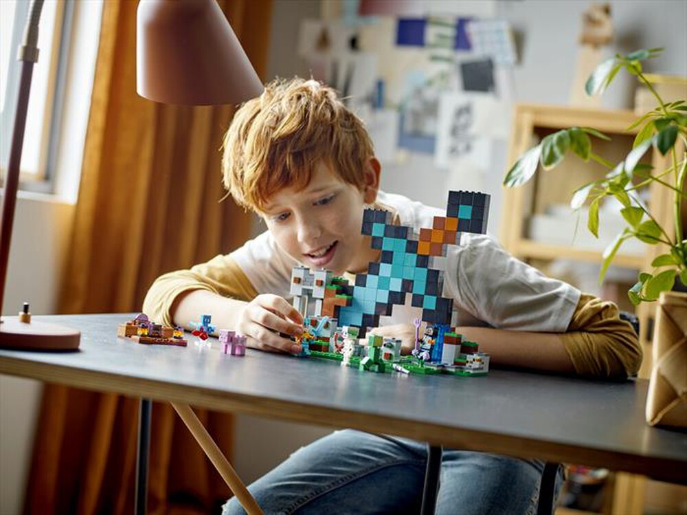 Immagine del prodotto LEGO - MINECRAFT L&rsquo;avamposto della spada - 21244