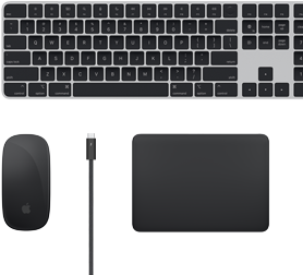 Vista dall’alto degli accessori per Mac: Magic Keyboard, Magic Mouse, Magic Trackpad e cavi Thunderbolt.