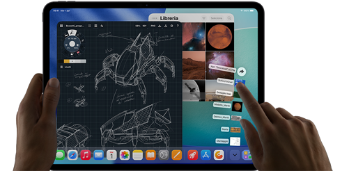 Un iPad Pro, color nero siderale, una mano sinistra regge il dispositivo, una mano destra compie un gesto per organizzare alcune finestre di app aperte, un’app di disegno con schizzi di progetti meccanici, libreria Foto con immagini spaziali e di pianeti, la cartella dei download aperta a ventaglio