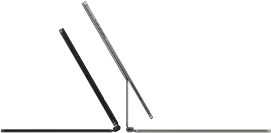 Due iPad Pro agganciati a una Magic Keyboard, visti di lato, profilo sottile. L’iPad Pro nero siderale è inclinato e semiaperto, con altoparlanti e porta USB-C; l’iPad Pro color argento è aperto, inclinato all’indietro per mostrare il design a inclinazione libera della tastiera, gli altoparlanti e il microfono