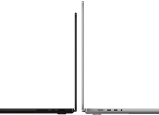 Due MacBook Pro da 14" e da 16" posizionati in modo da confrontarne le dimensioni e metterne in risalto il profilo sottile